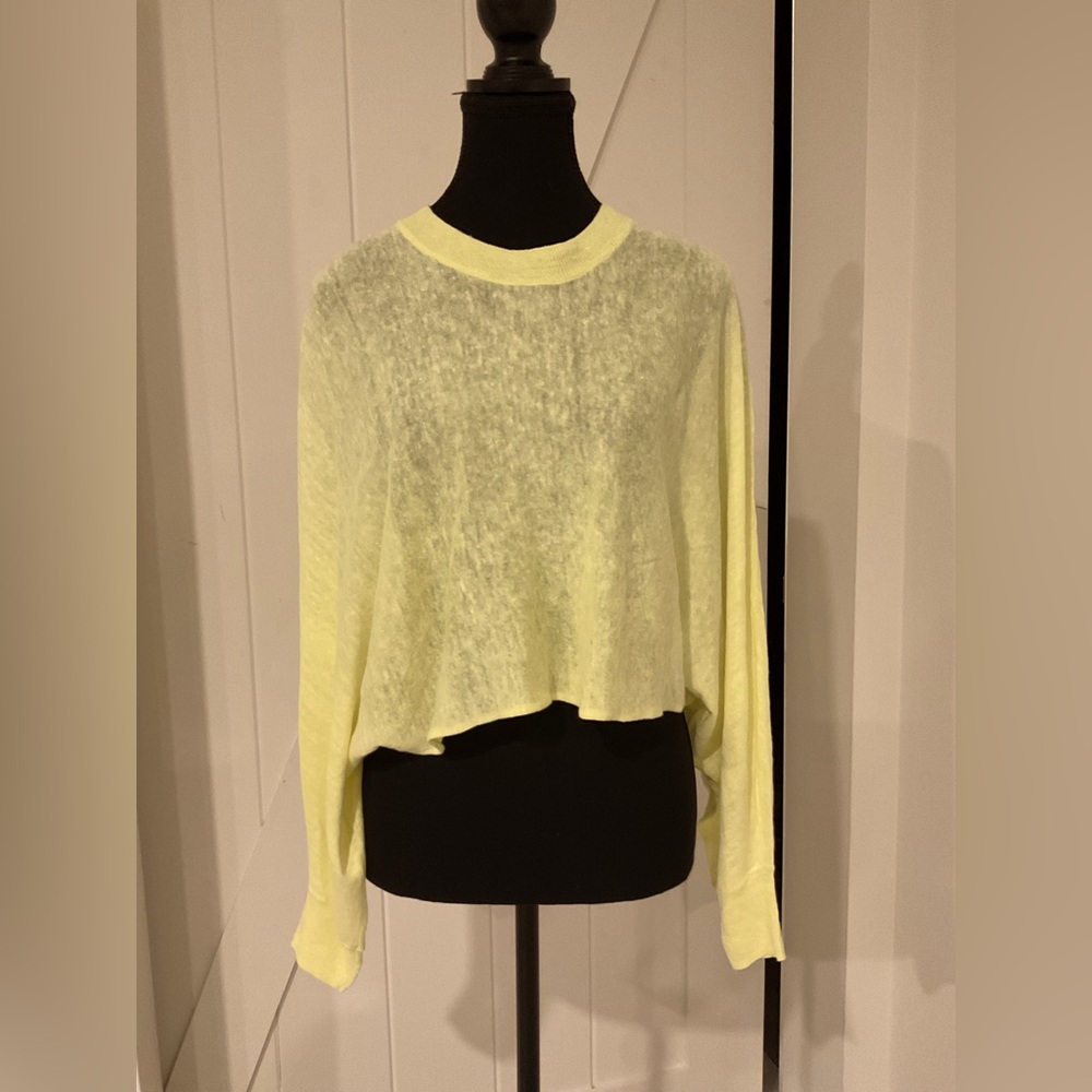Wilfred Free Linen Blend Slouchy Yellow Cropped Semi Sheer Topper .